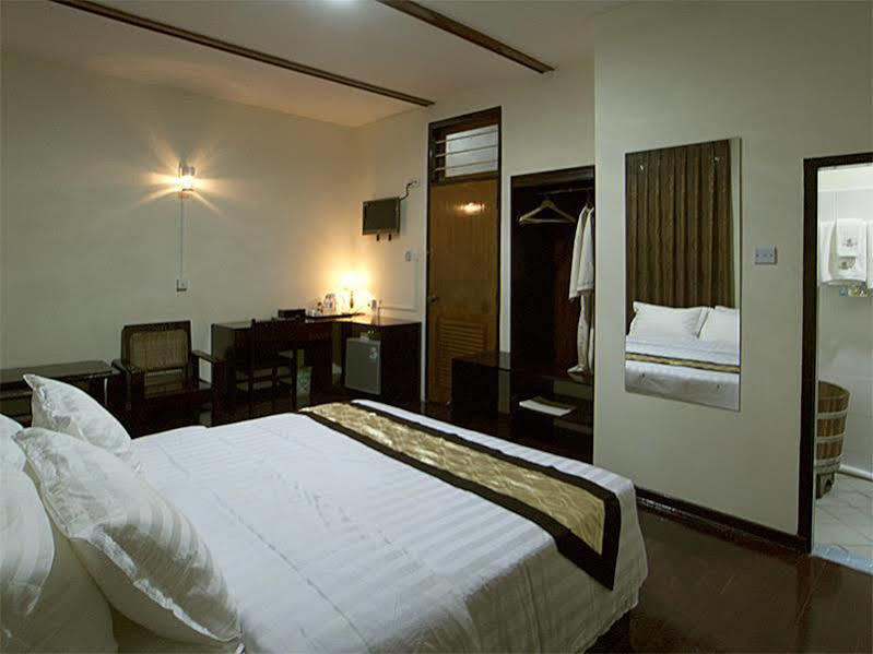 Aye Chan Thar Yangon Extérieur photo